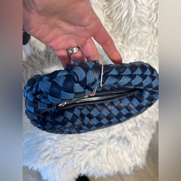 ๐๐NWT-URBAN EXPRESSIONS DENIM TRACY WOVEN KNOT CLUTCH๐๐ - Picture 12 of 17